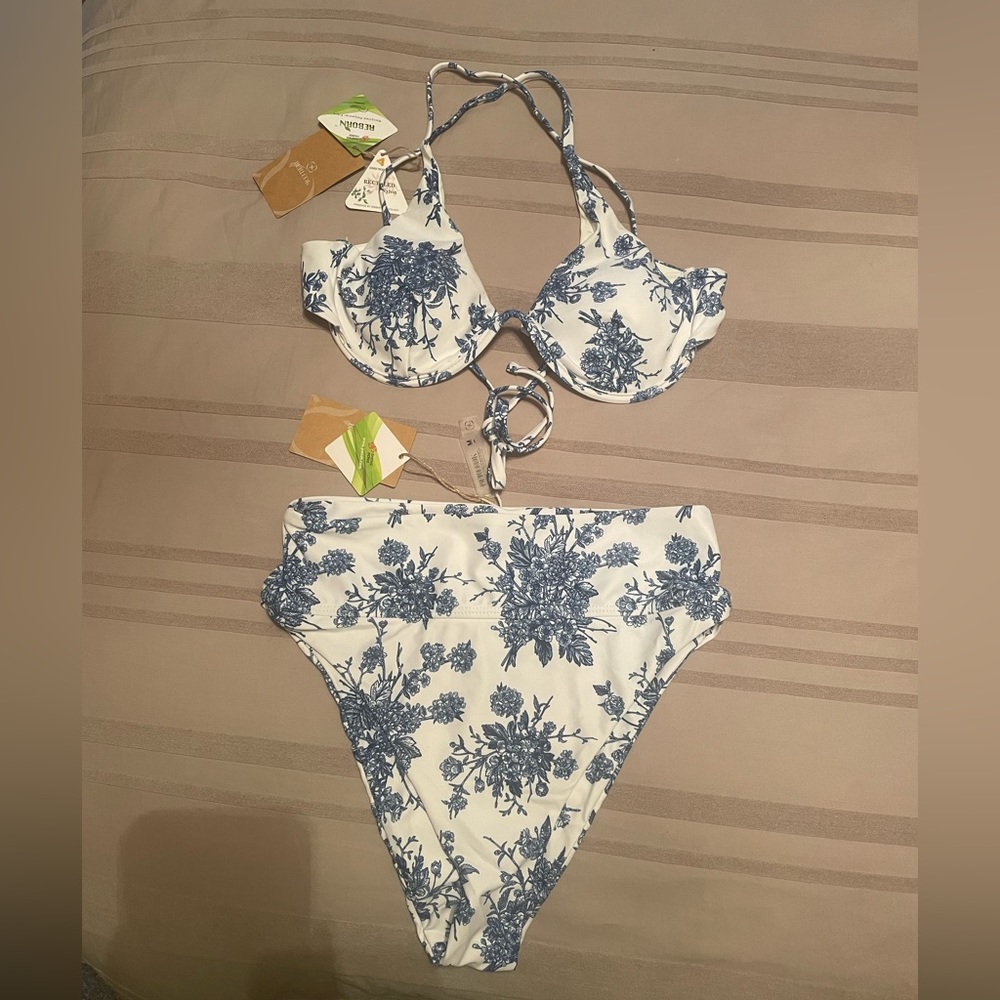 Berlook Floral Bikini - New with Tags. Large top, medium bottom.